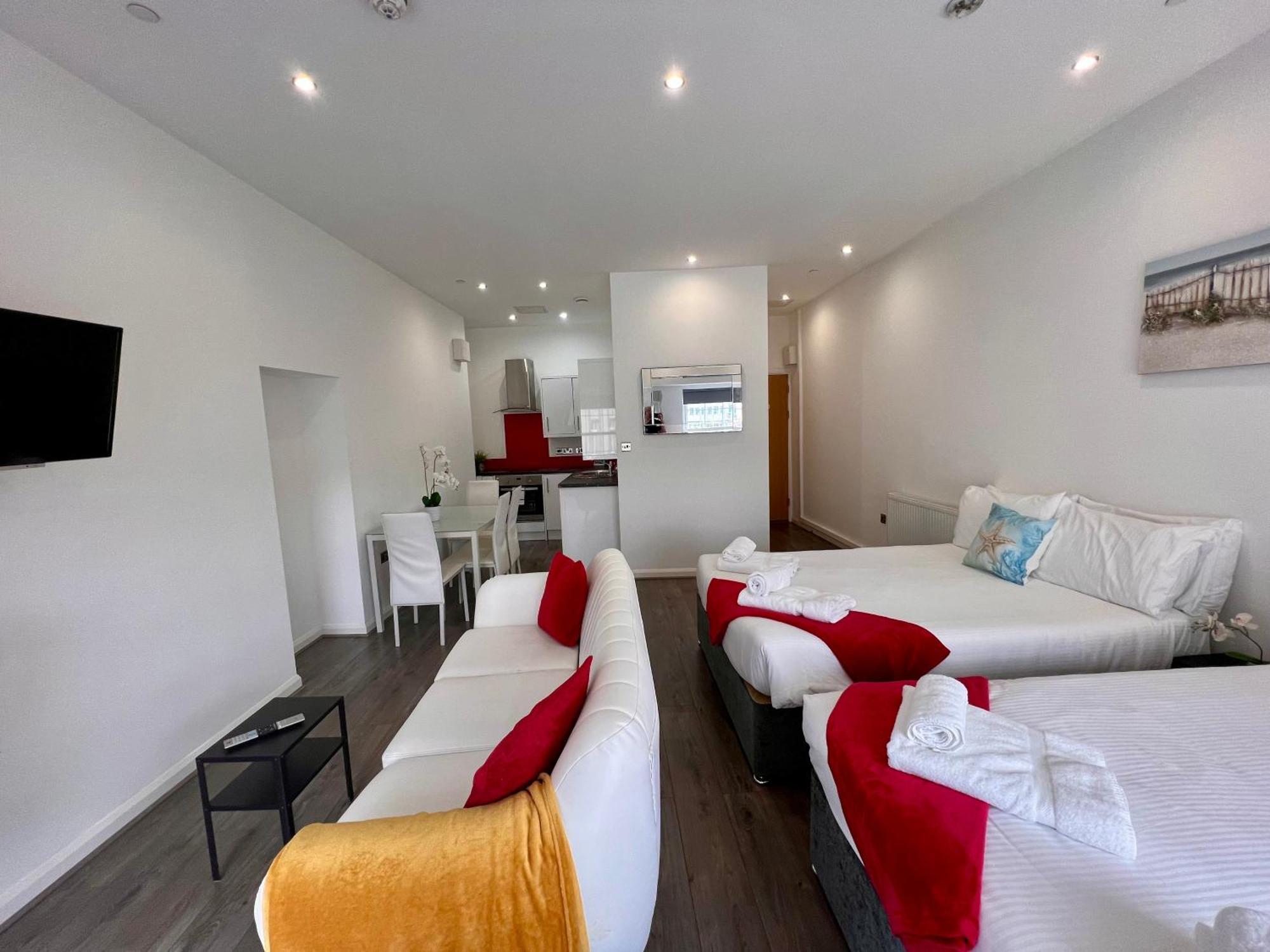 פלימות' Foxhouse Studio Apartments מראה חיצוני תמונה