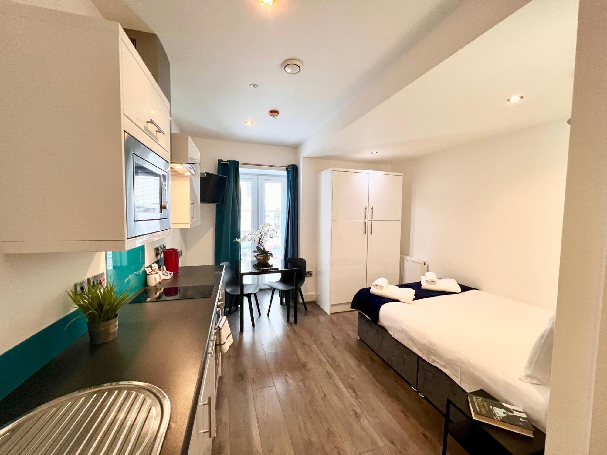 פלימות' Foxhouse Studio Apartments מראה חיצוני תמונה