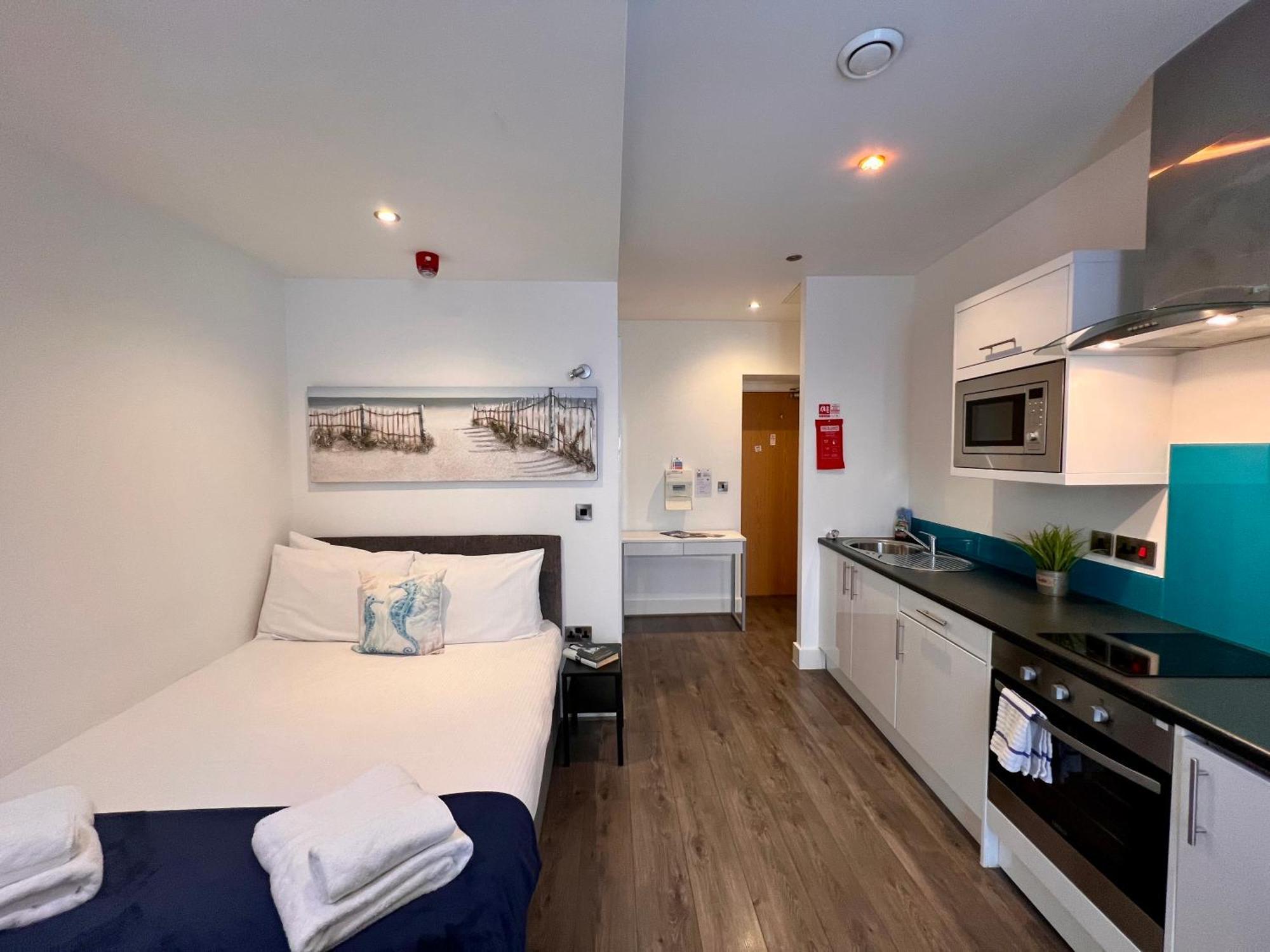 פלימות' Foxhouse Studio Apartments מראה חיצוני תמונה