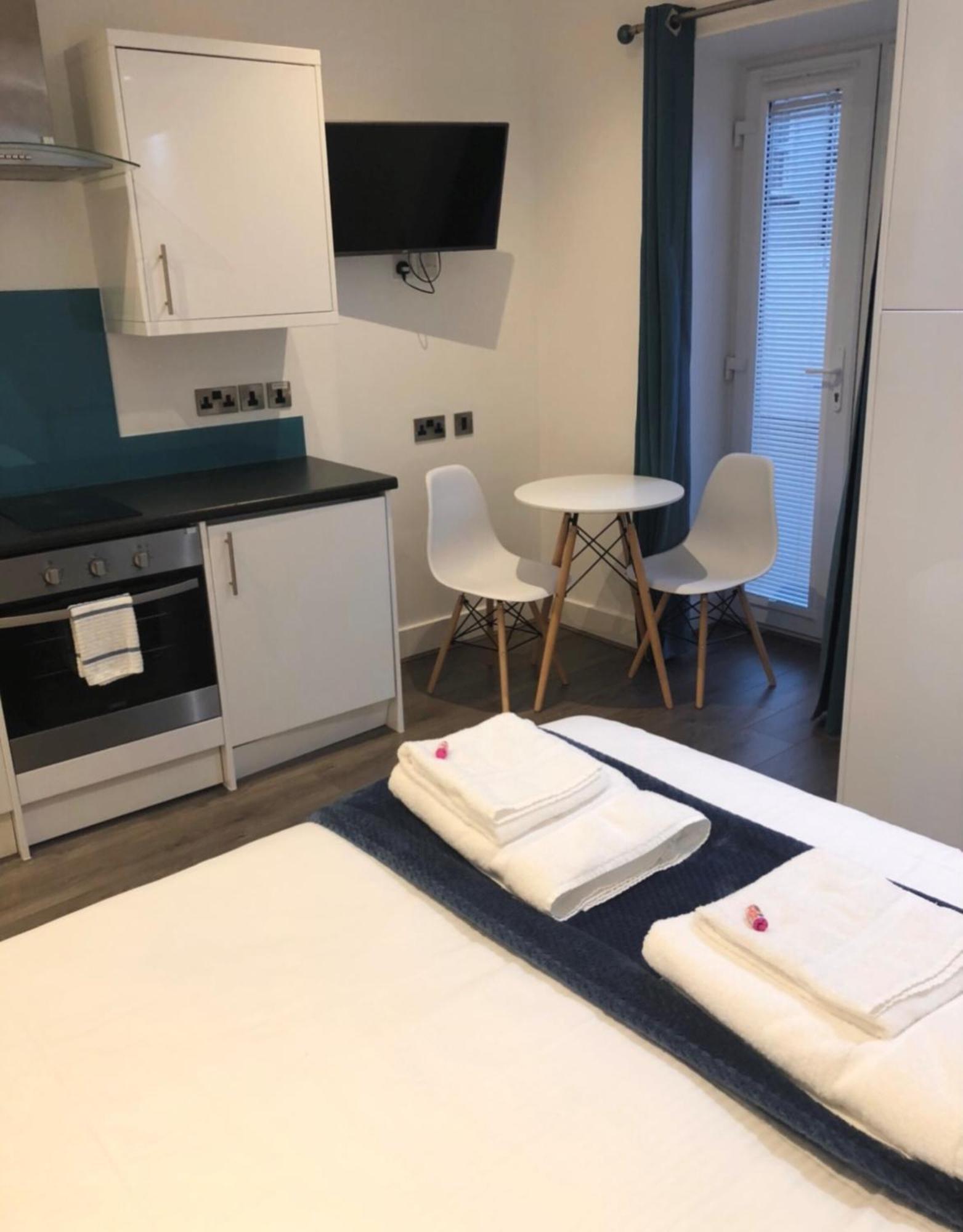 פלימות' Foxhouse Studio Apartments מראה חיצוני תמונה
