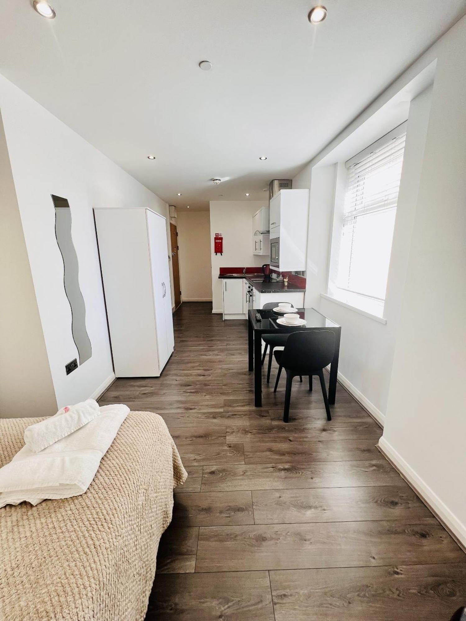 פלימות' Foxhouse Studio Apartments מראה חיצוני תמונה