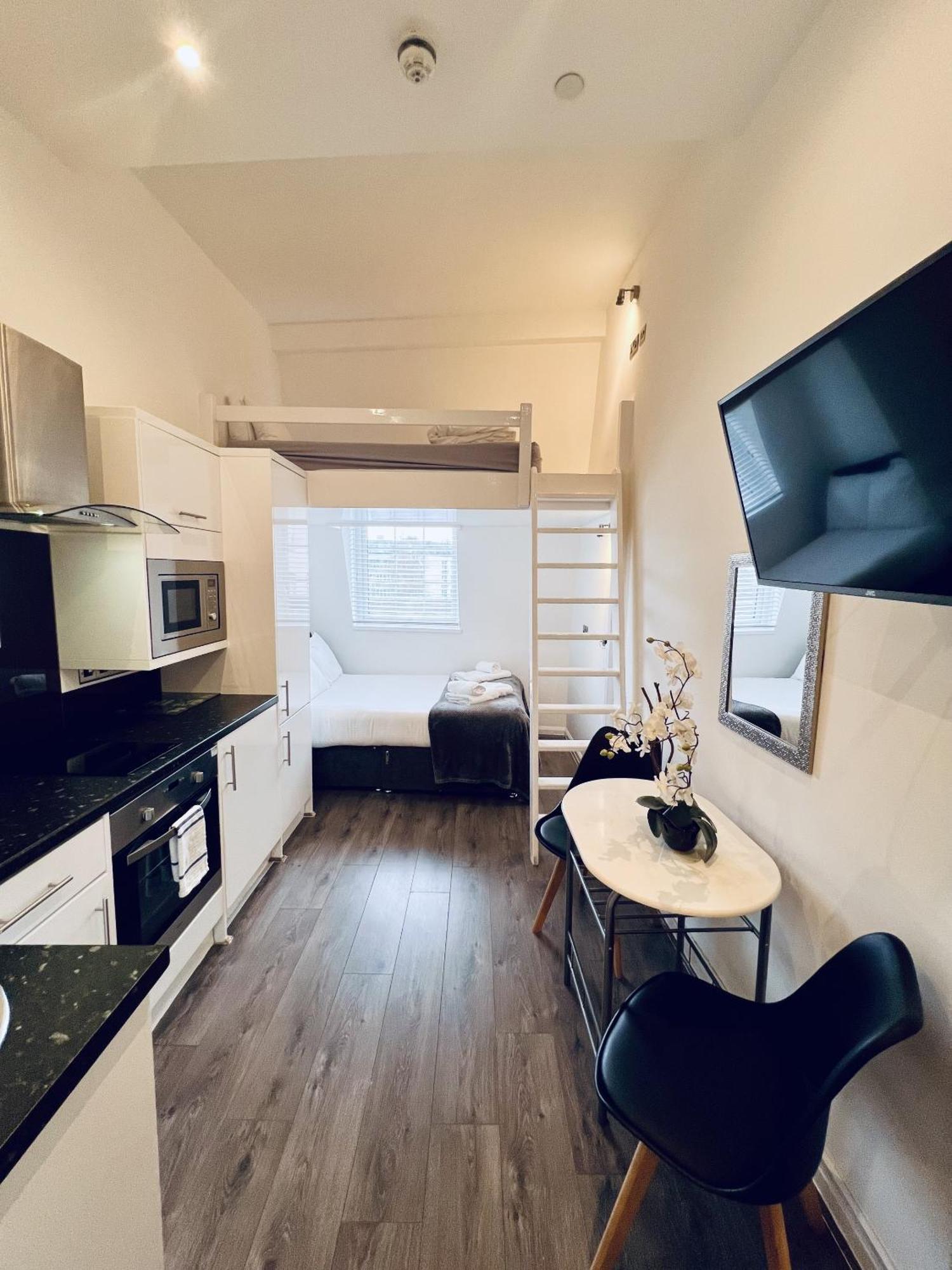 פלימות' Foxhouse Studio Apartments מראה חיצוני תמונה