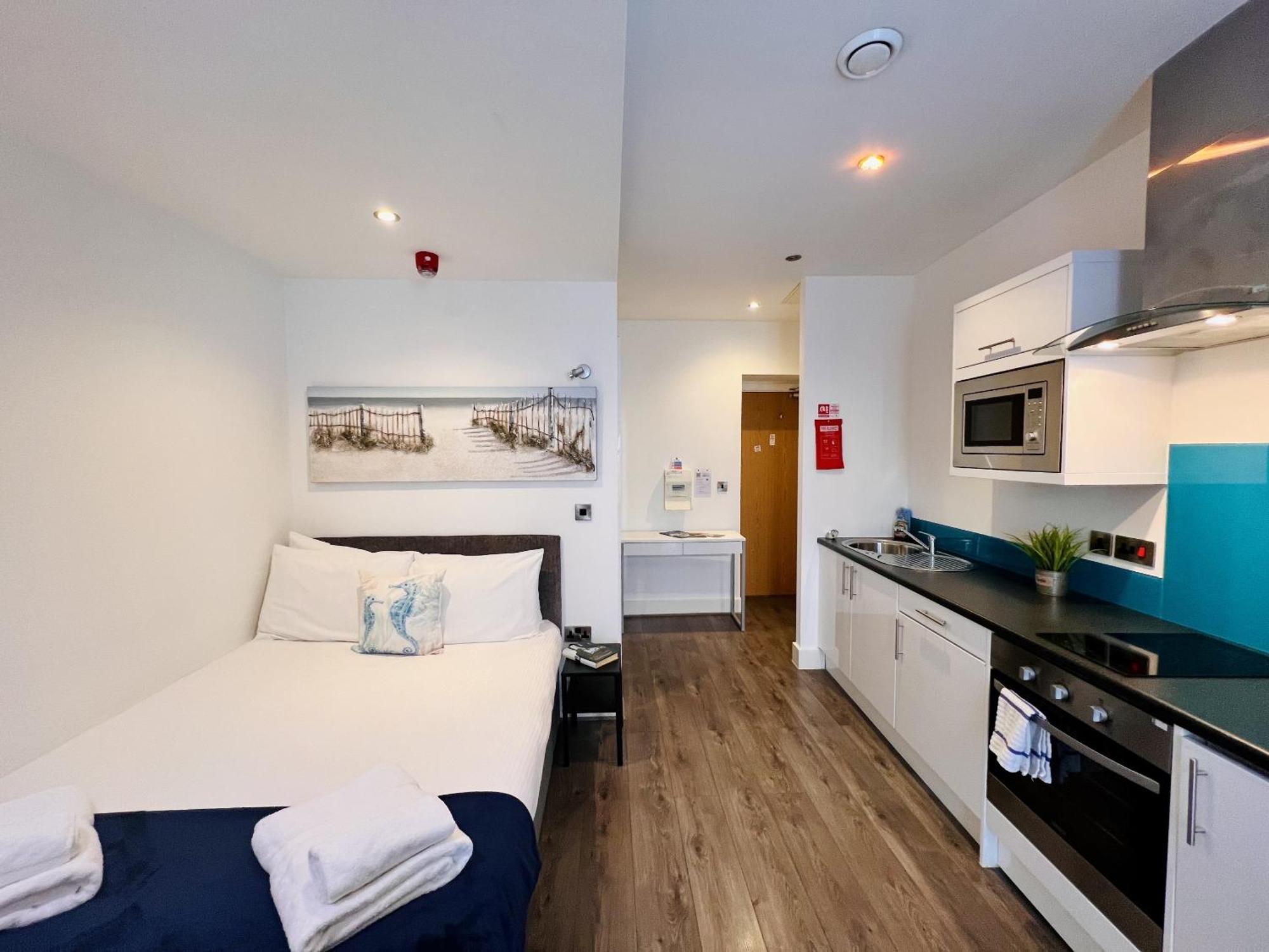 פלימות' Foxhouse Studio Apartments חדר תמונה