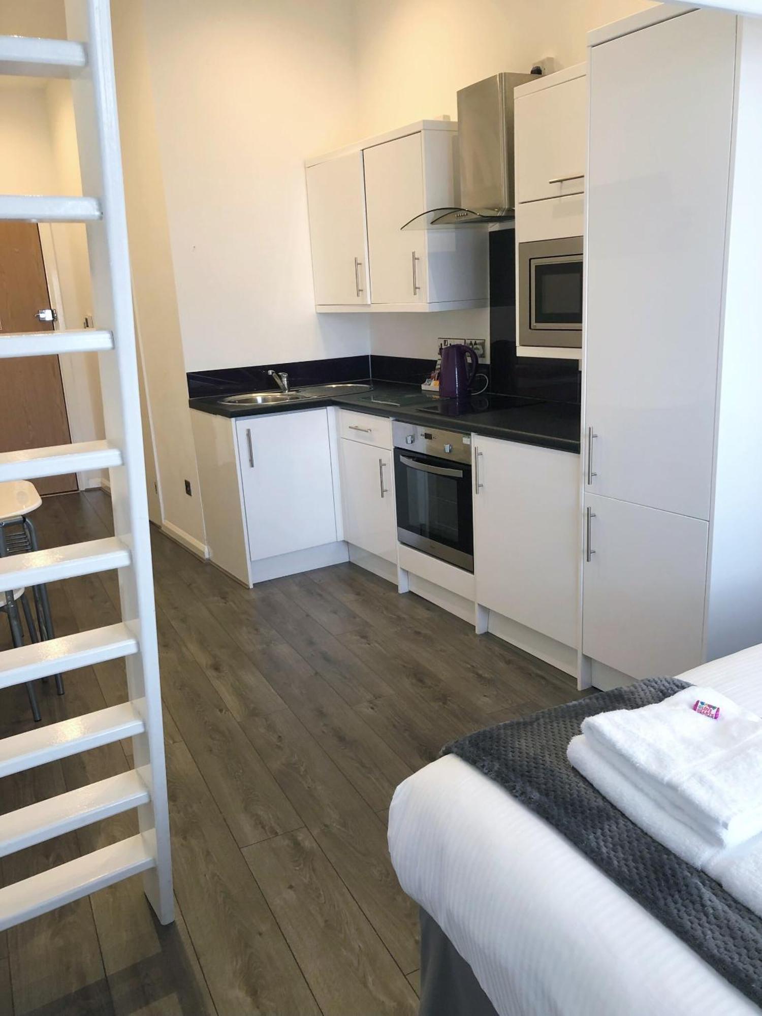 פלימות' Foxhouse Studio Apartments מראה חיצוני תמונה