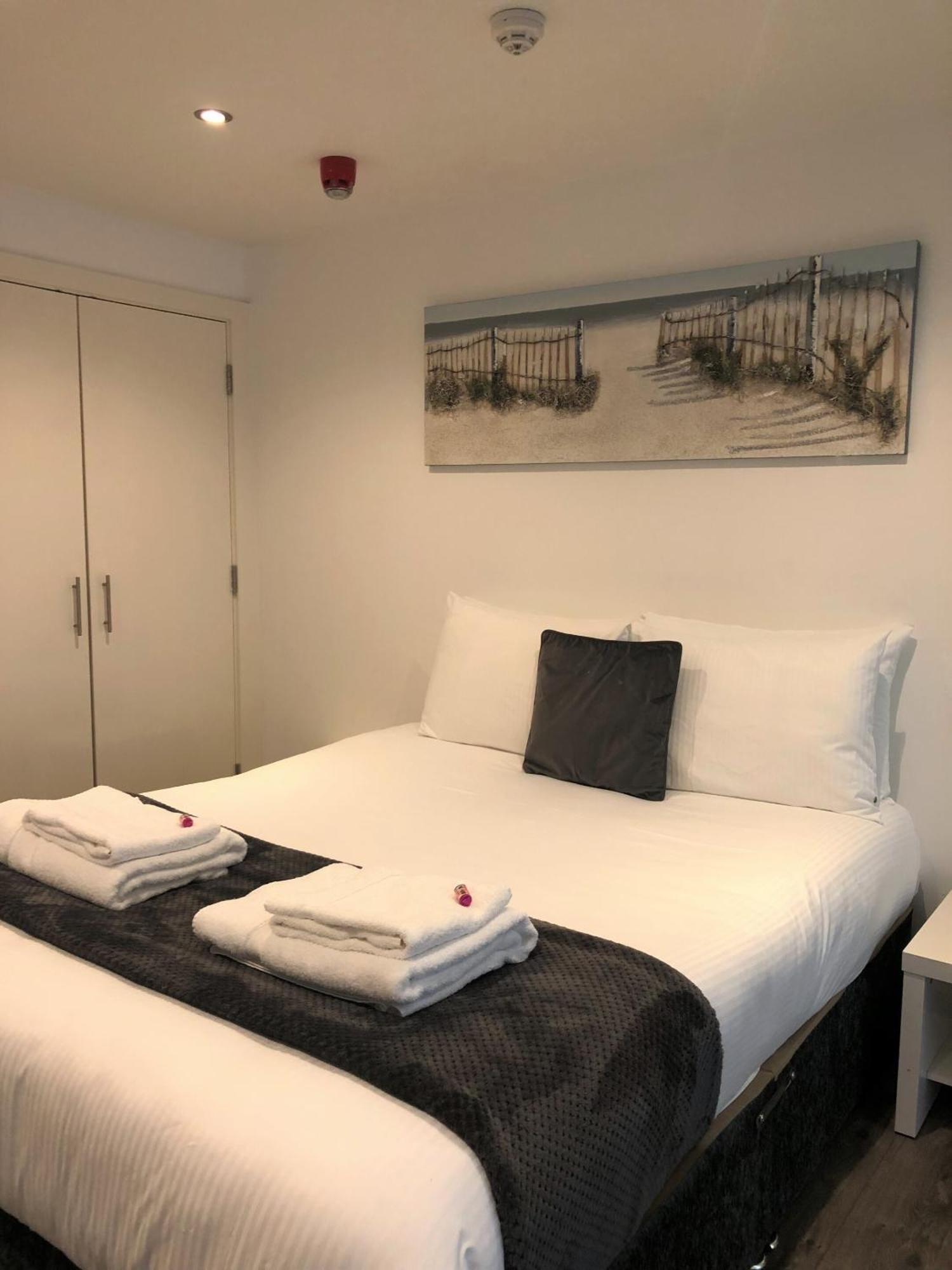 פלימות' Foxhouse Studio Apartments מראה חיצוני תמונה