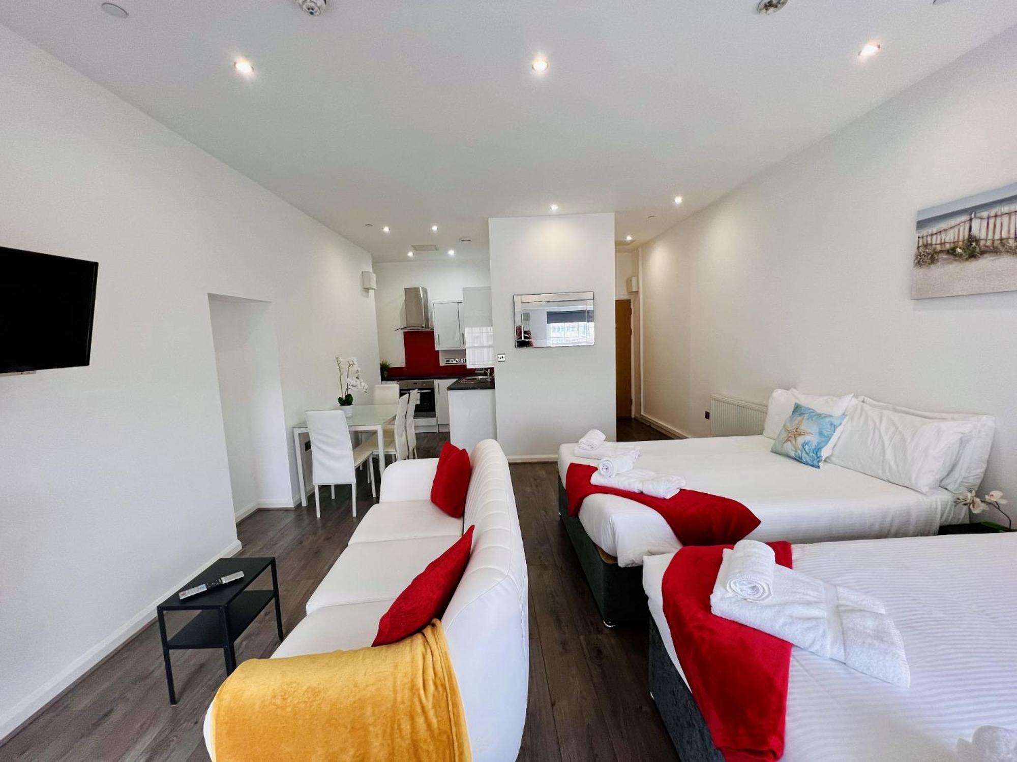 פלימות' Foxhouse Studio Apartments מראה חיצוני תמונה