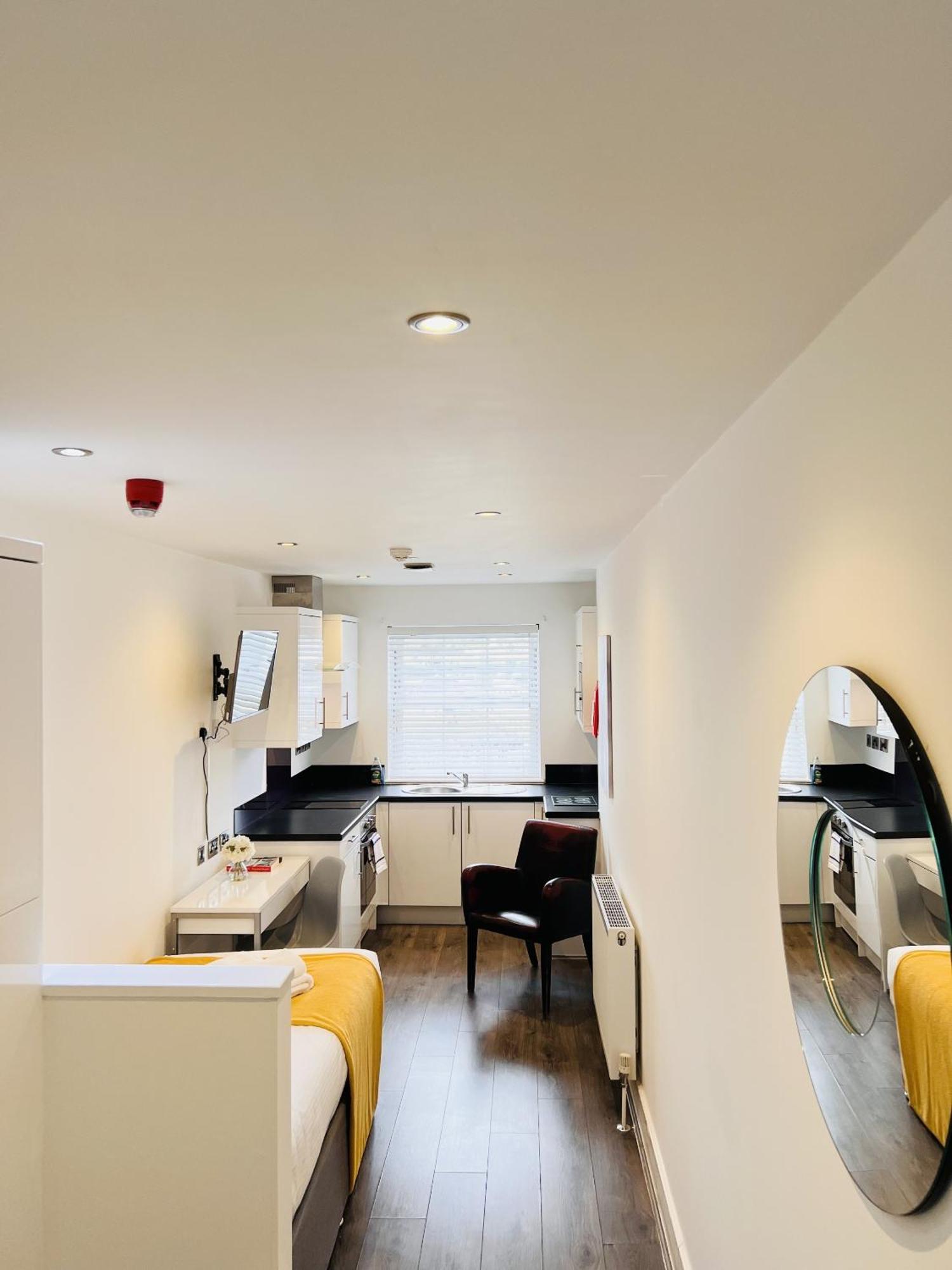 פלימות' Foxhouse Studio Apartments מראה חיצוני תמונה