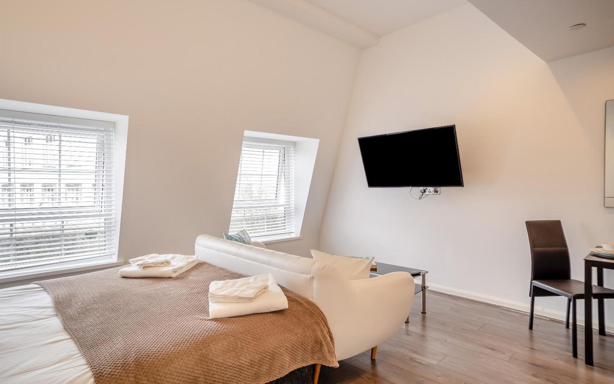 פלימות' Foxhouse Studio Apartments מראה חיצוני תמונה