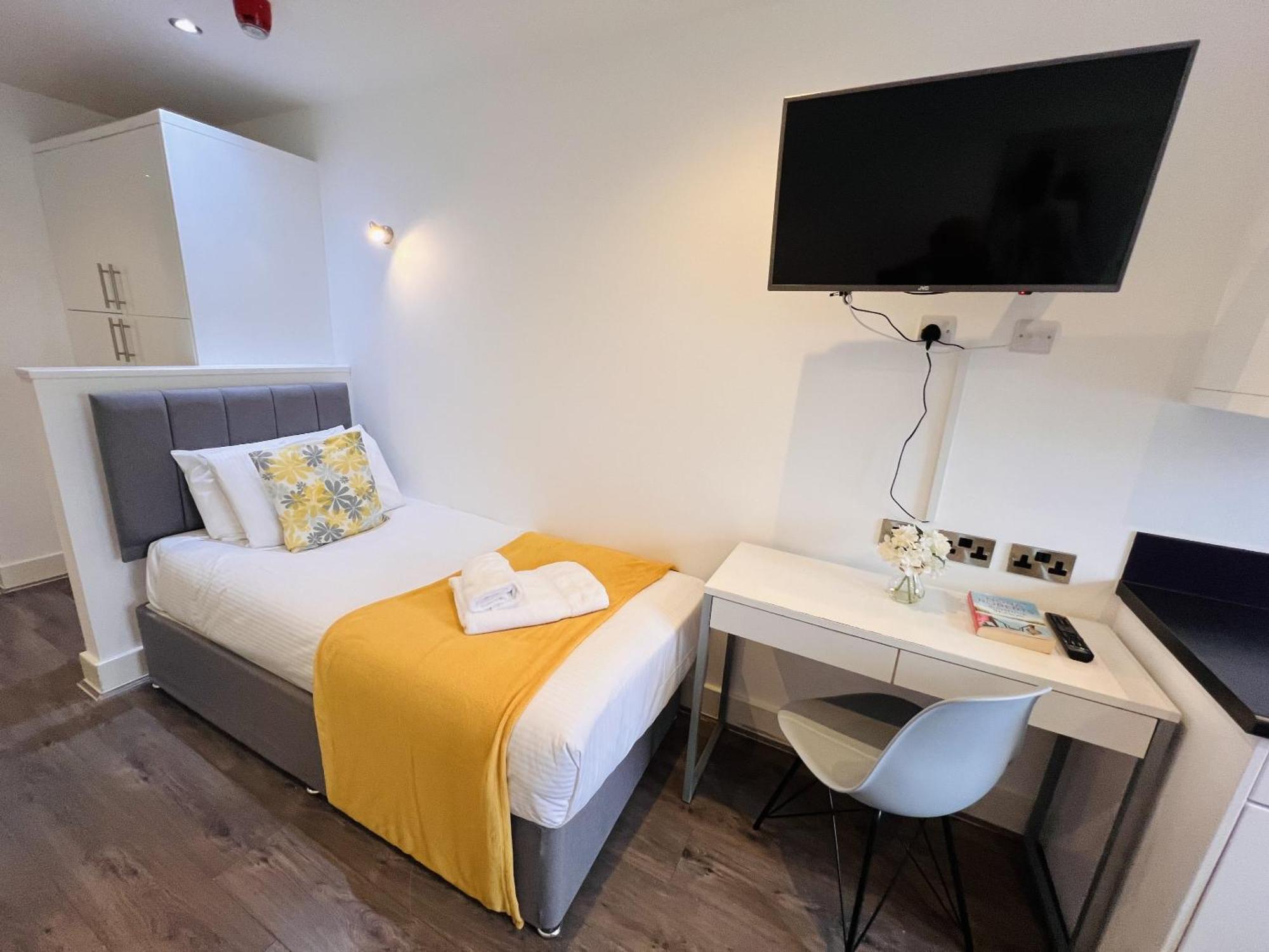 פלימות' Foxhouse Studio Apartments מראה חיצוני תמונה