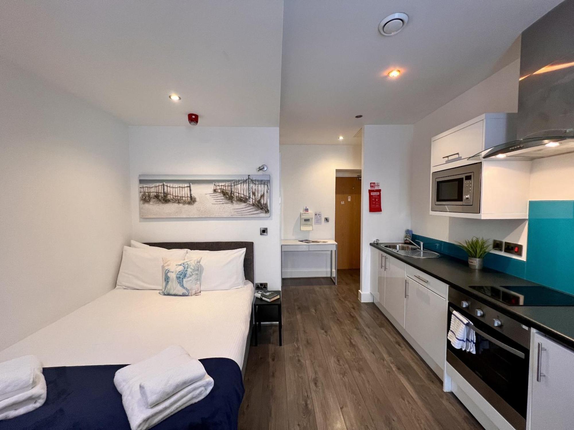 פלימות' Foxhouse Studio Apartments מראה חיצוני תמונה